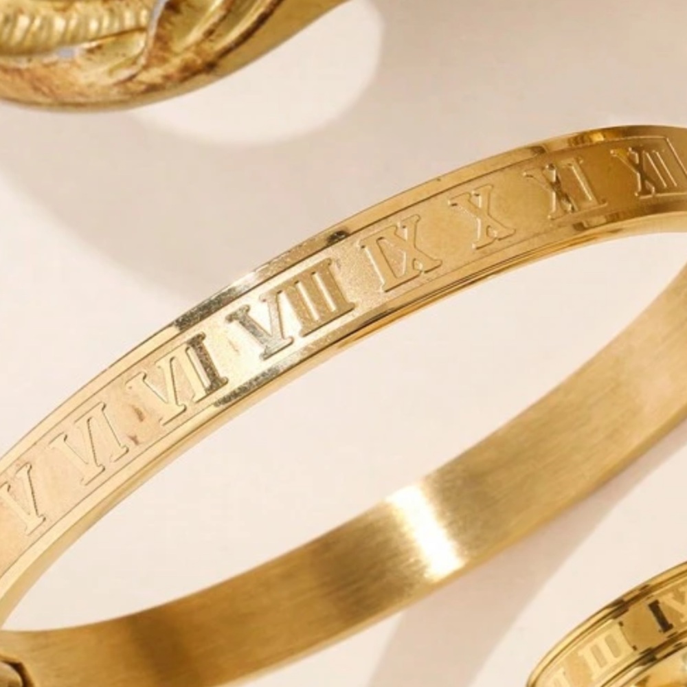 Gold Roman Numeral Bracelet